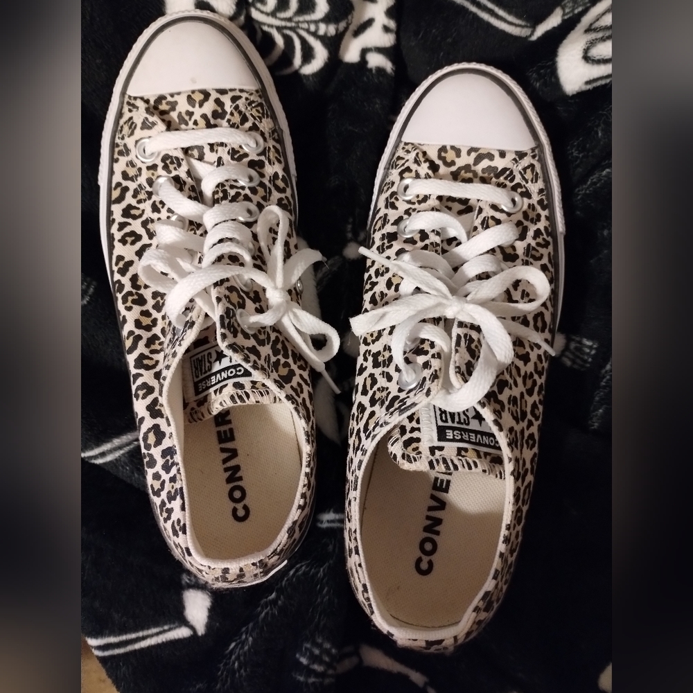 Like new Converse cheetah leopard Chucks women's 8.5